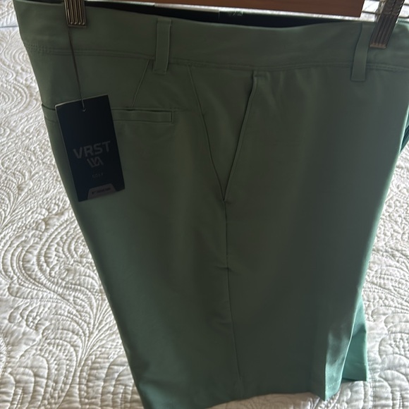 Size 30 VRST golf shorts with 9 inch inseam. - Picture 4 of 4